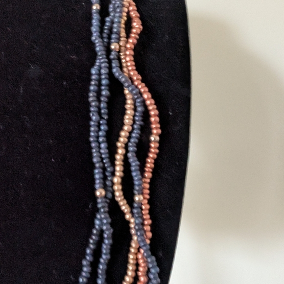 Elegant Multicolor Beaded Necklace - Picture 5 of 8